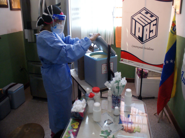Docentes en Guarenas reciben segunda dosis de vacuna contra el Covid-19