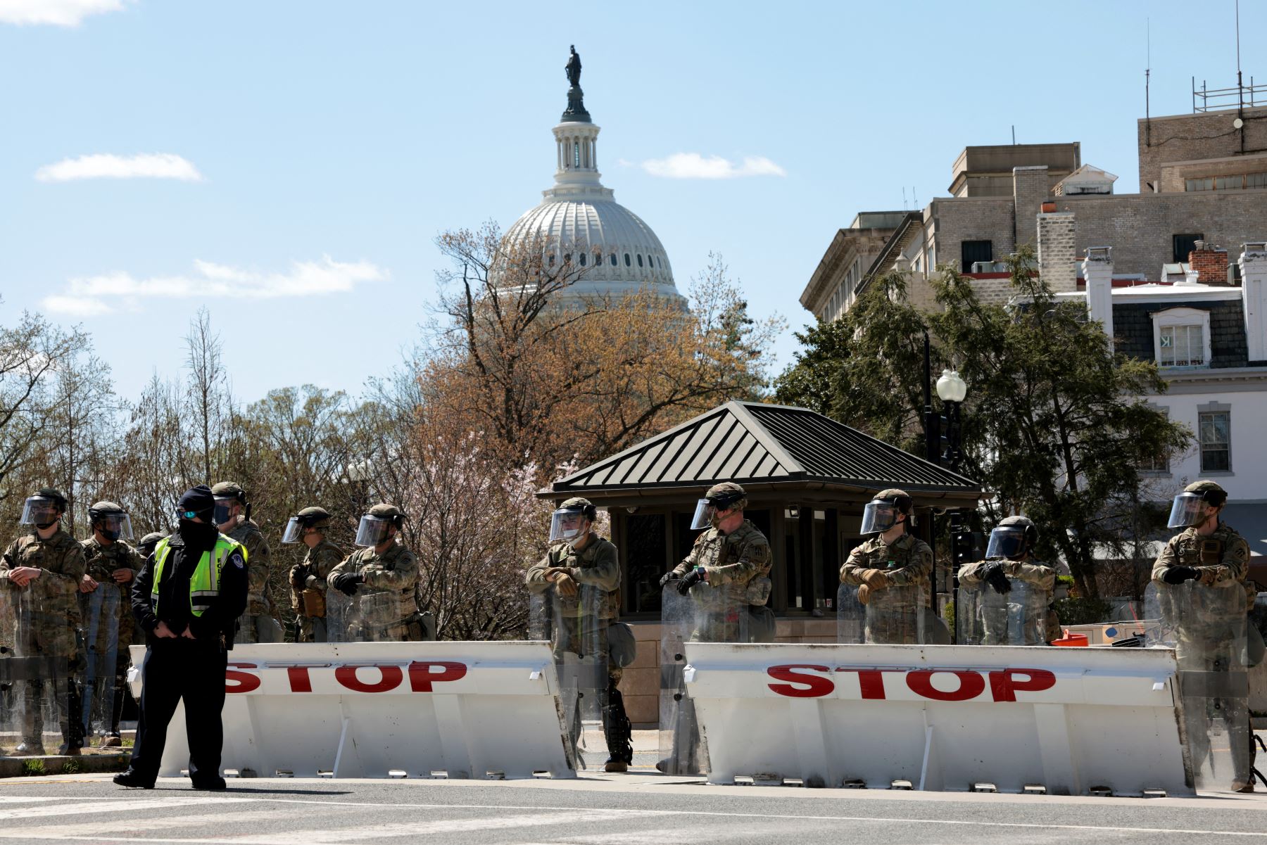 Muere sospechoso de atropellar a dos policías en el Capitolio, según medios estadounidenses