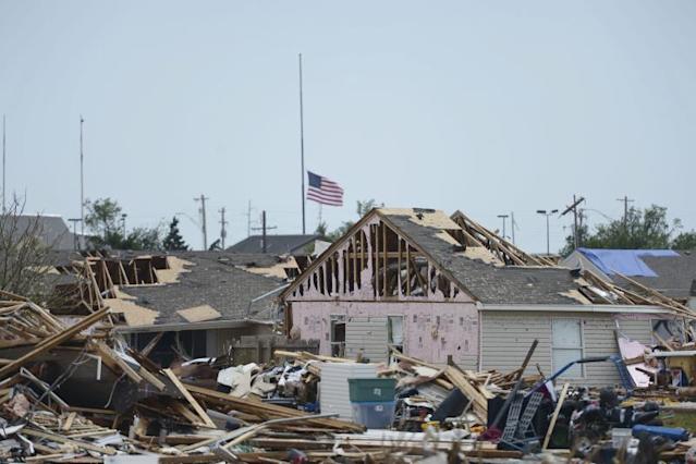 Al menos tres personas mueren por tormentas y tornados en el sur