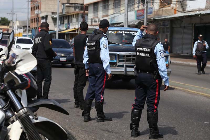 Detienen a dos policías bajo los efectos de alcohol en playas de Carabobo