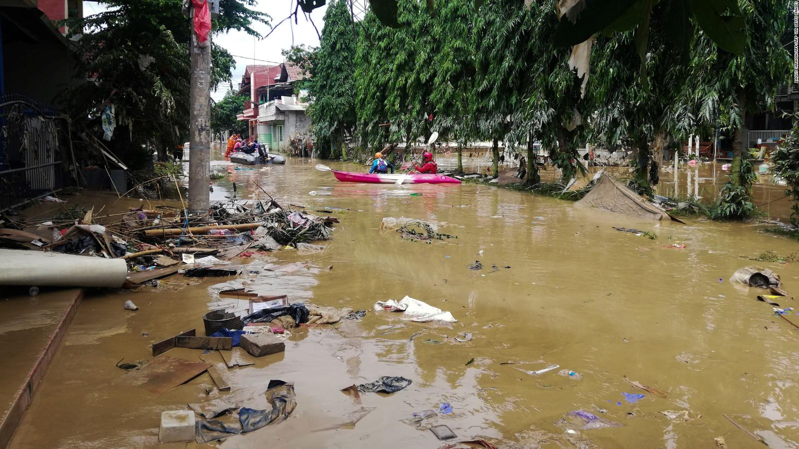 Inundaciones y movimientos de tierra causan la muerte de 50 personas en Indonesia