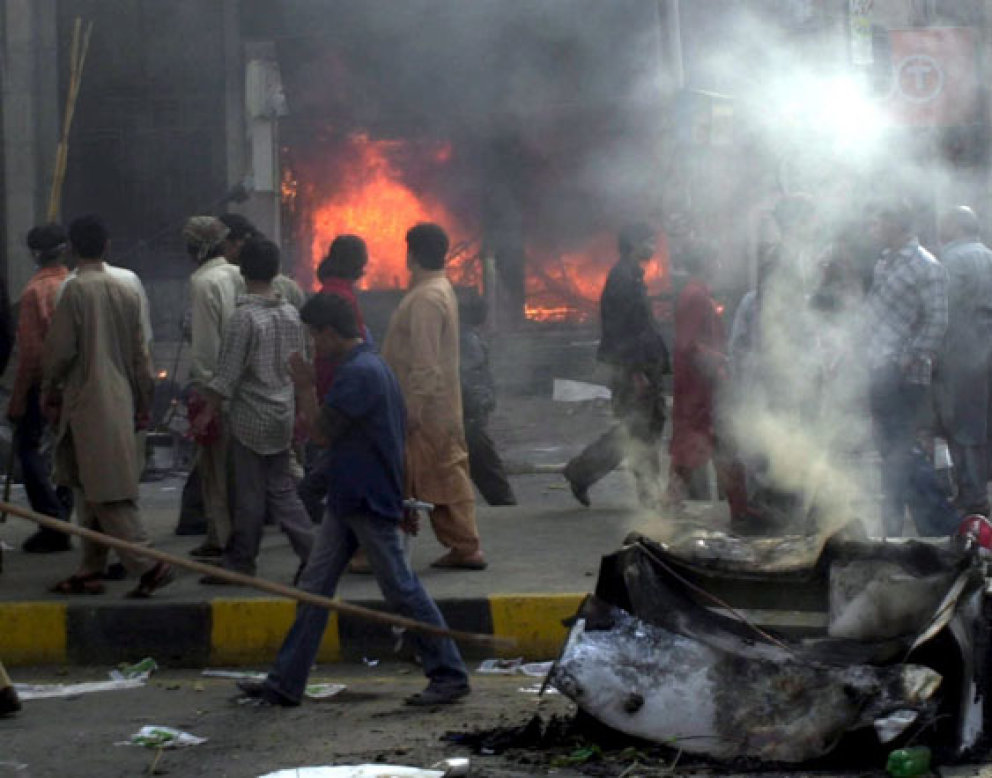 Al menos dos muertos y 40 heridos en protestas que sacuden Pakistán | Diario 2001