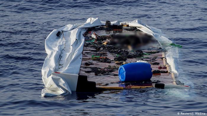 Mueren cuatro migrantes en una barca en dirección a Islas Canarias