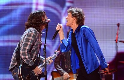 Mick Jagger y Dave Grohl estrenan nuevo tema "Eazy Sleazy!" | Diario 2001