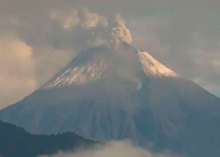 Cenizas del volcán Sangay afectan a tres provincias de Ecuador | Diario 2001