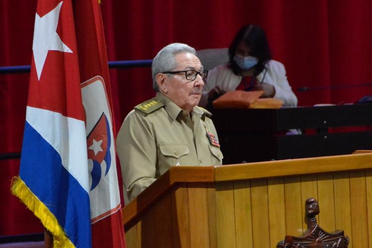 Raúl Castro se retira como máximo dirigente del Partido Comunista | Diario 2001
