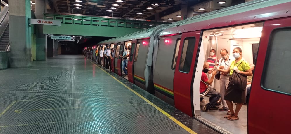 Metro de Caracas restablece operaciones tras fallas en línea 1