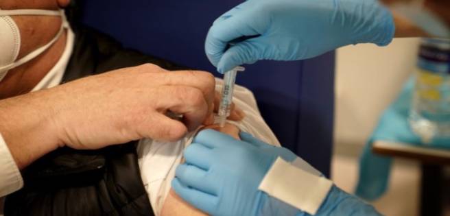 Grecia comienza a vacunar contra la COVID-19 a los treintañeros