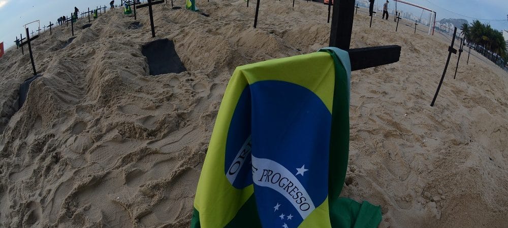 Las muertes por COVID-19 en Brasil siguen en aumento