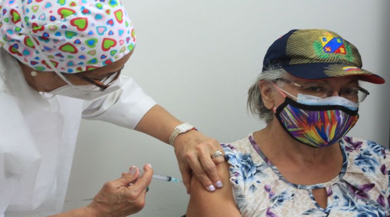 Inicia jornada de vacunación para adultos mayores en Caracas | Diario 2001