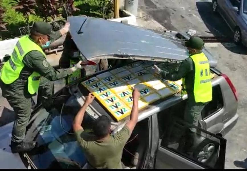 Guardia Nacional detiene a dos ciudadanos con cocaína oculta en el techo del vehículo