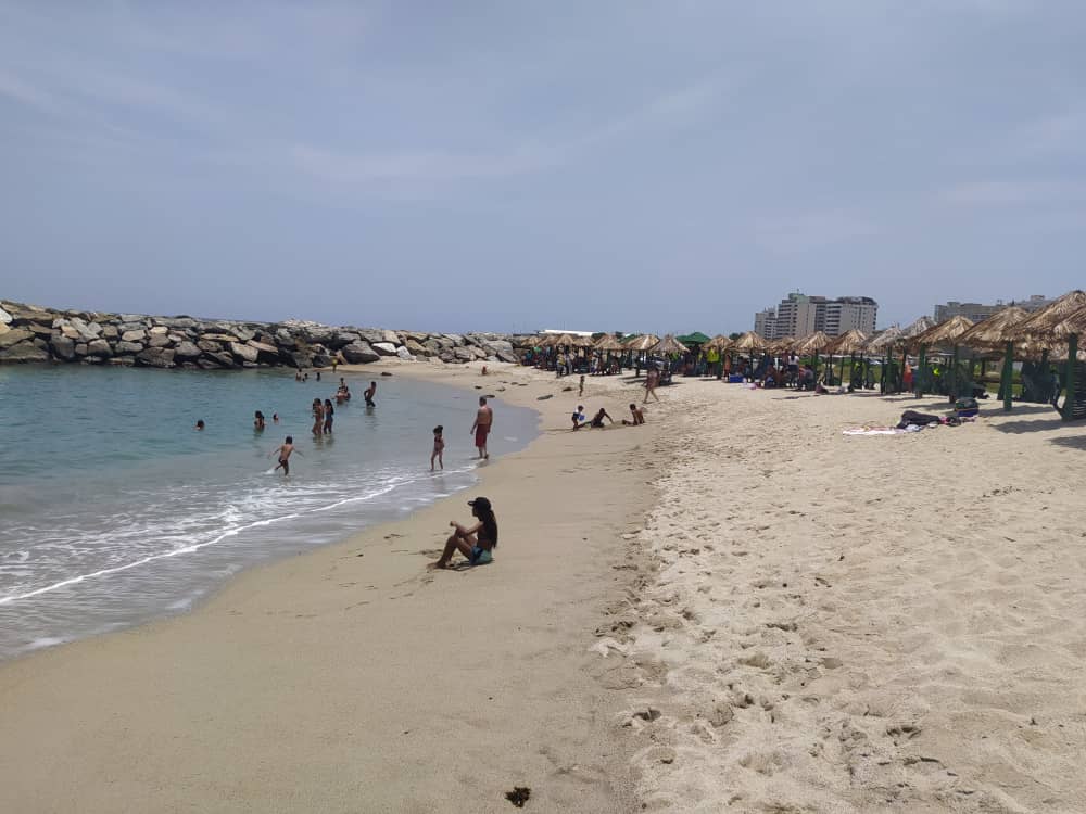 Playas de La Guaira se mantienen abiertas en horario específico