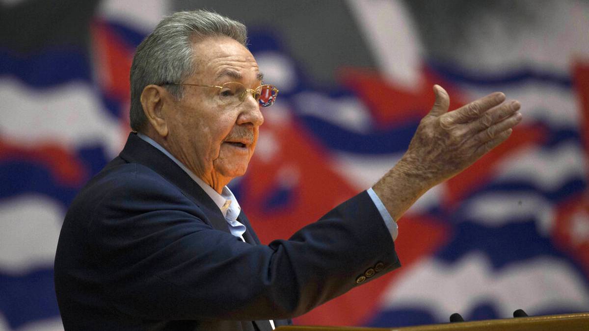 Expresidente Raúl Castro renuncia al liderazgo del Partido Comunista de Cuba