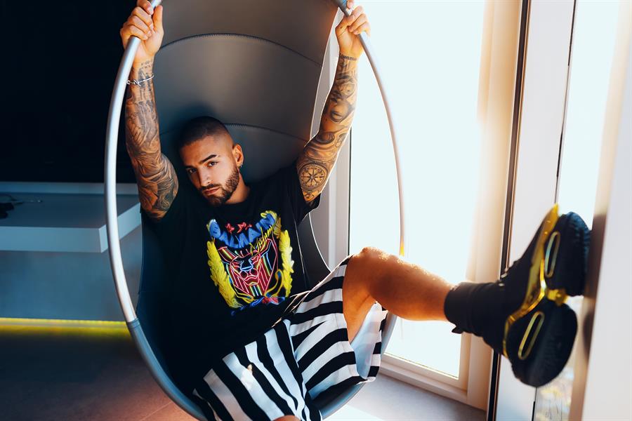 Maluma crea una colección de moda para la casa parisina Balmain