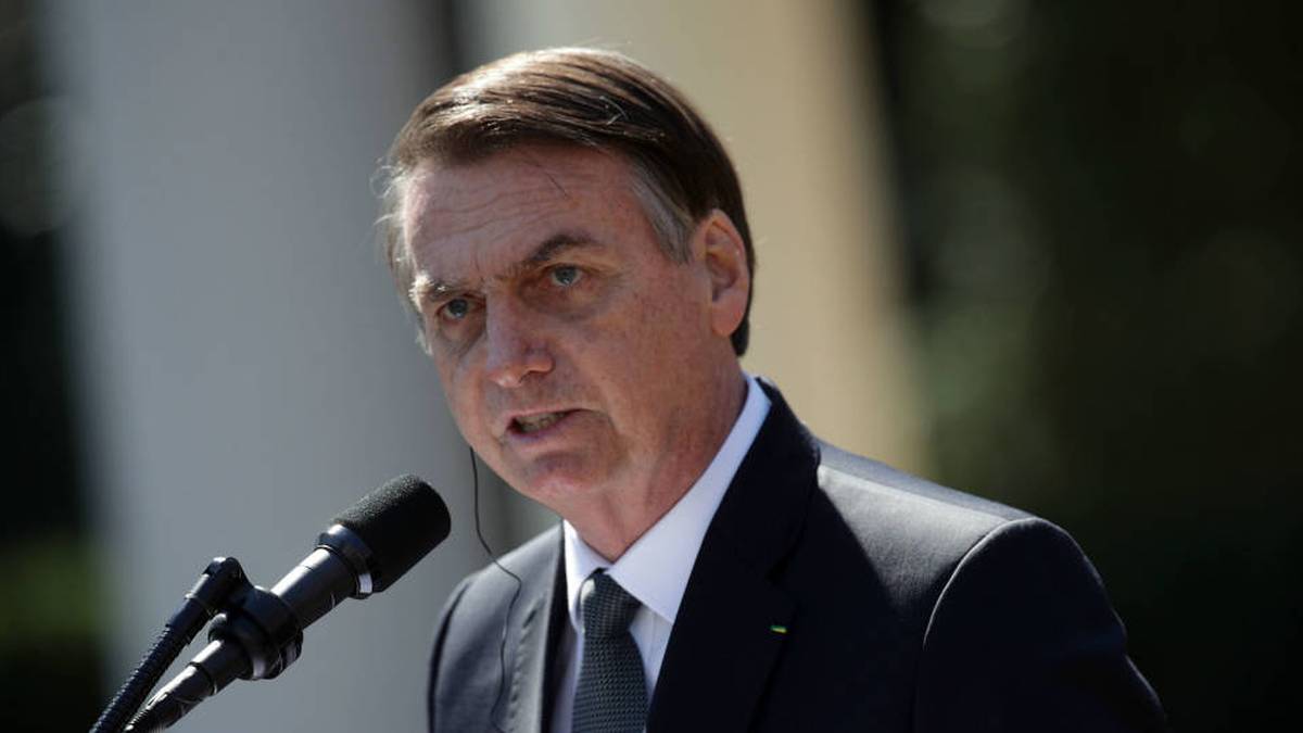 Bolsonaro tilda de "bochorno" comisión que investiga manejo de la COVID
