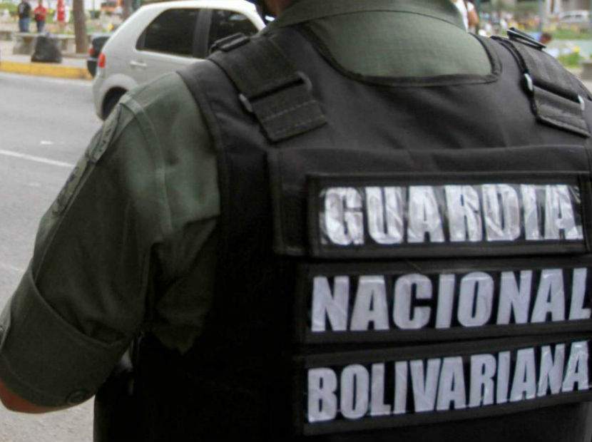 Un coronel y cuatro civiles detenidos por presunto tráfico de personas