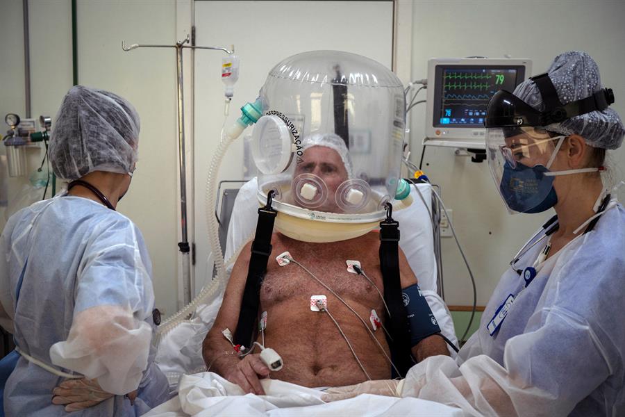 Hospital de Brasil apuesta por los cascos burbuja en pacientes con COVID