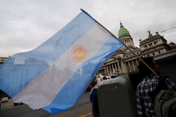 Argentina decreta nuevas restricciones ante récord de contagios por Covid-19