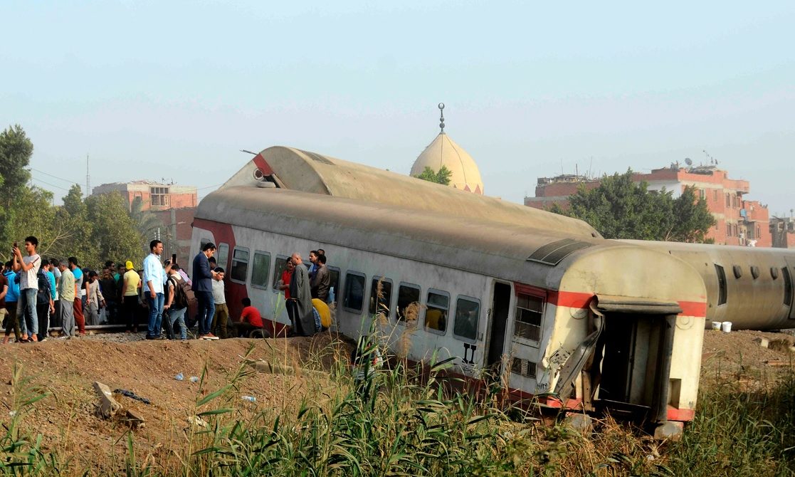 Un tren en Egipto se descarrila, causando al menos 11 muertos