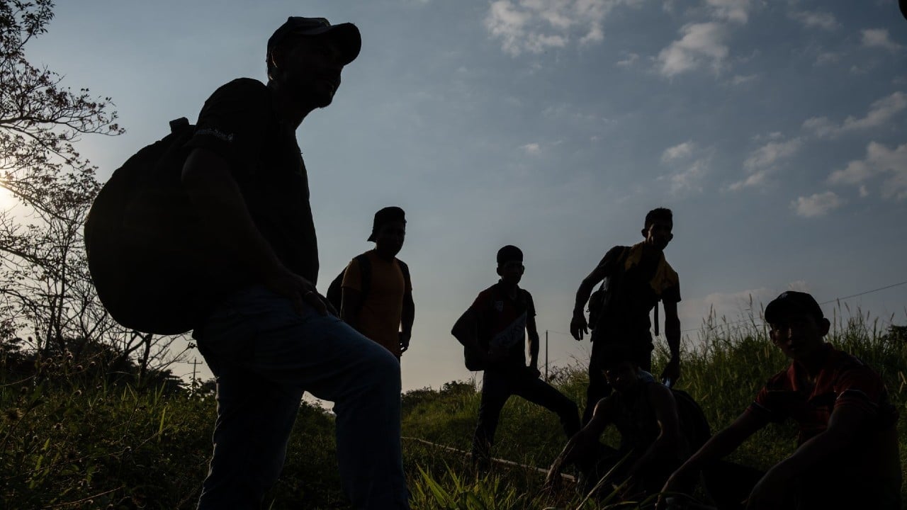87 migrantes venezolanos son rescatados en desierto de Arizona