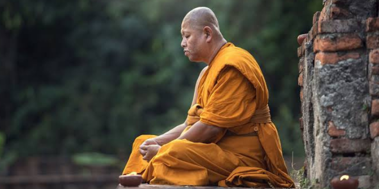 Monje budista se corta la cabeza para reencarnar como un ser superior
