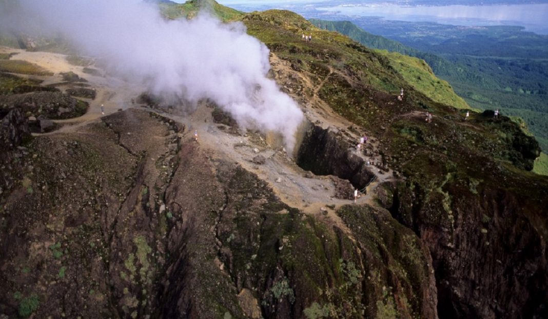 Volcán pone en alerta a San Vicente y las Granadinas