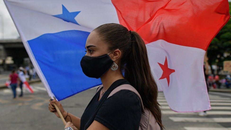 Panamá extiende la estadía de médicos cubanos para combatir COVID-19