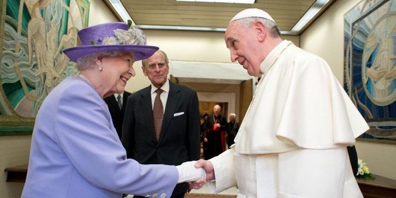 Papa Francisco da sus condolencias a la reina Isabel II tras la muerte