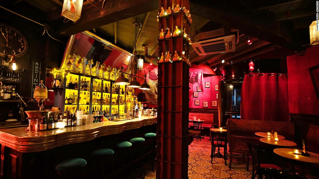 Bangkok cierra 200 bares por un brote de COVID-19 | Diario 2001