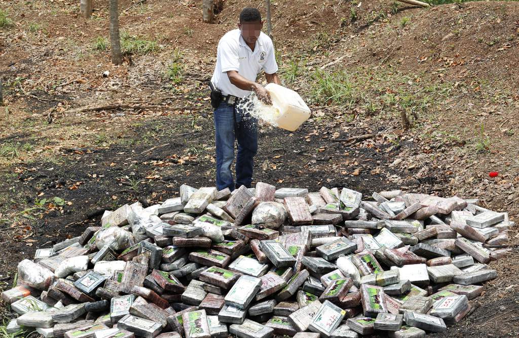 Decomisan más de 900 kilos de cocaína en el Caribe de Honduras