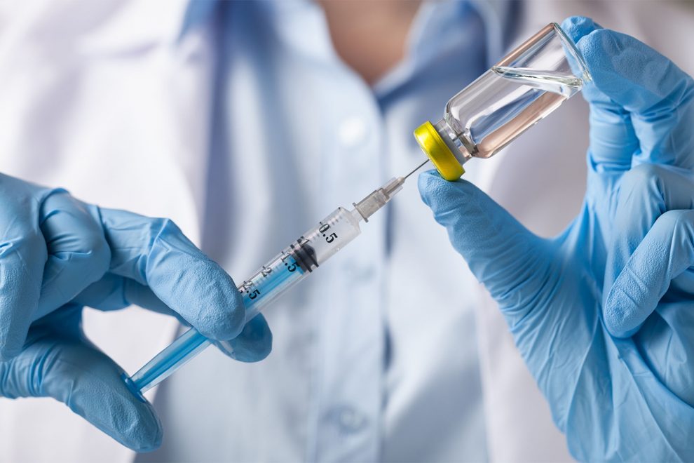En Brasil realizan prueba masiva con media dosis de vacuna AstraZeneca