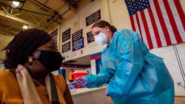 Estados Unidos estima producir 1.000 millones de dosis para compartir