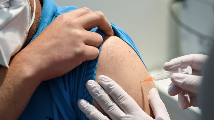 España aprueba vacunar con Janssen a las personas de 50 a 59 años