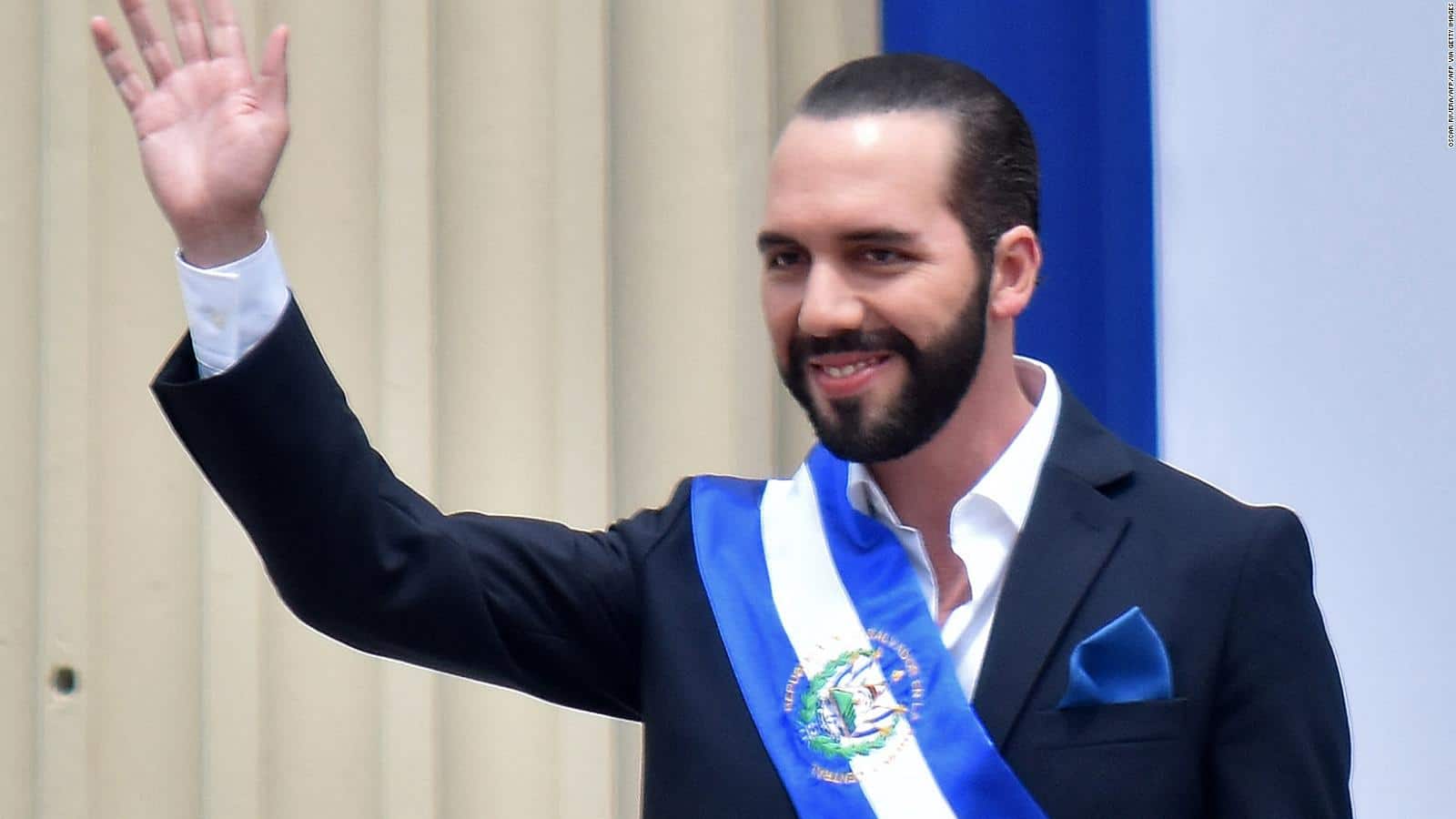 Presidente de El Salvador rechaza las condenas internacionales por disolver el Congreso