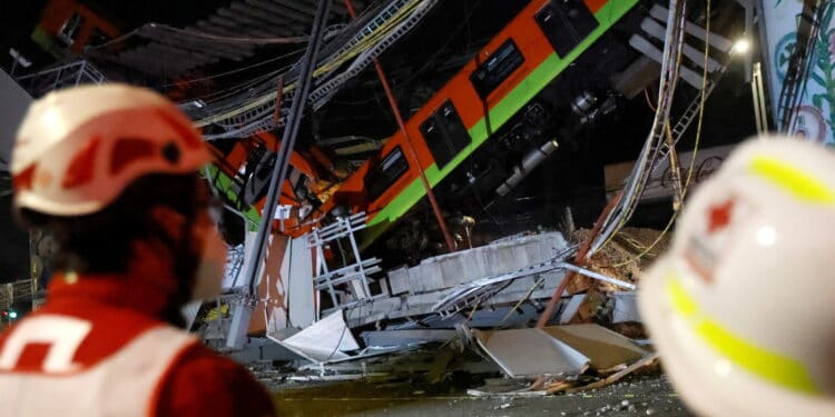 Sube a 24 la cifra de fallecidos por el derrumbe del metro de Ciudad