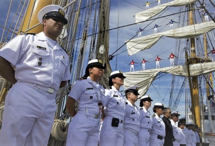 Armada colombiana rescata en el Caribe a 3 estadounidenses de velero