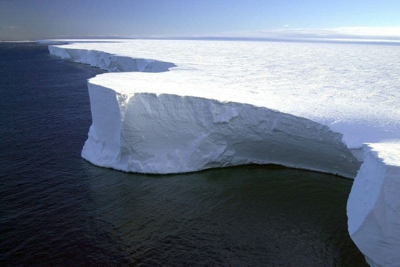 Iceberg más grande del mundo se desprende de la Antártida