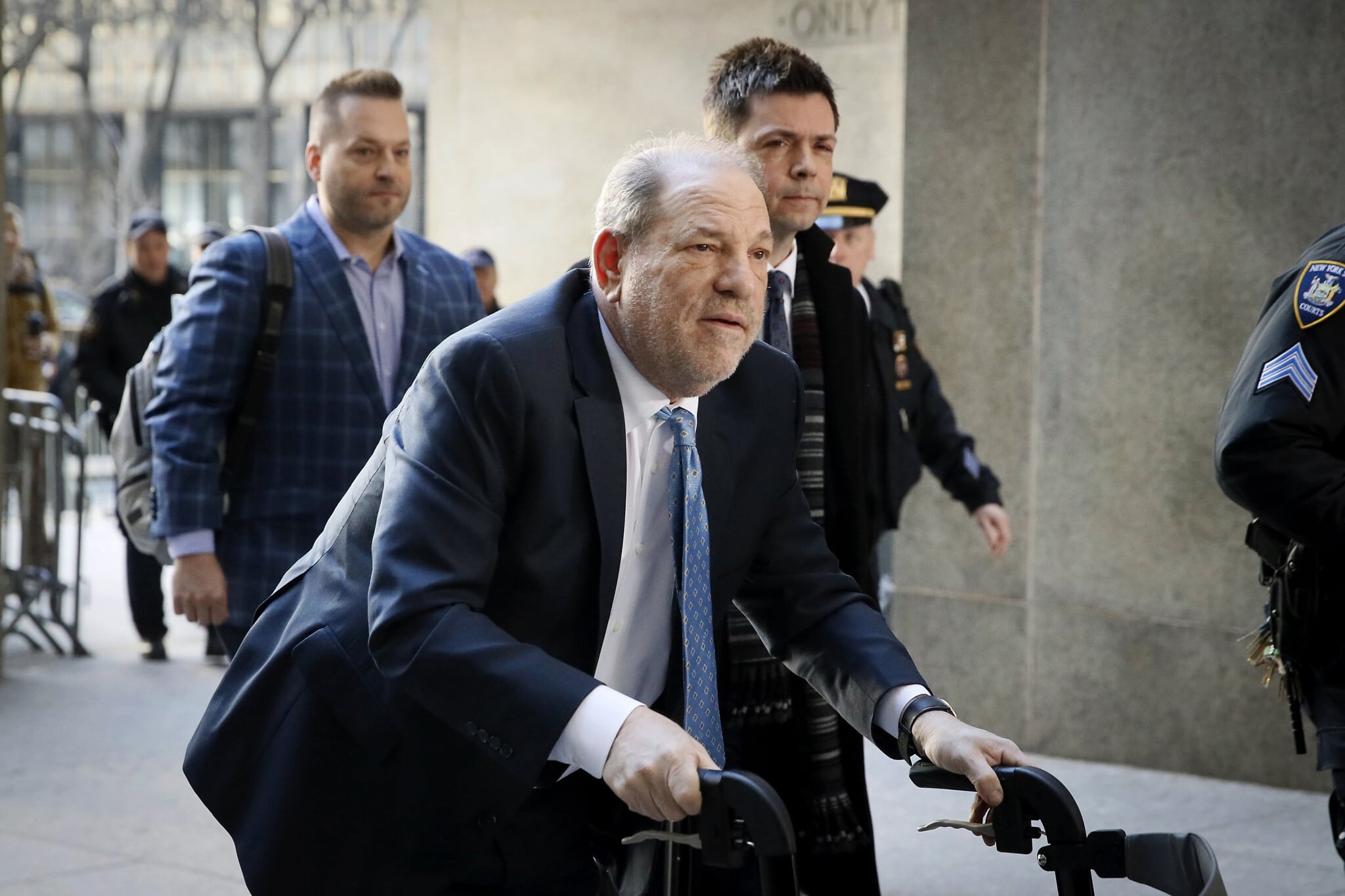 Harvey Weinstein demanda a abogado por cobrarle 1 millón tras retirarse de defensa