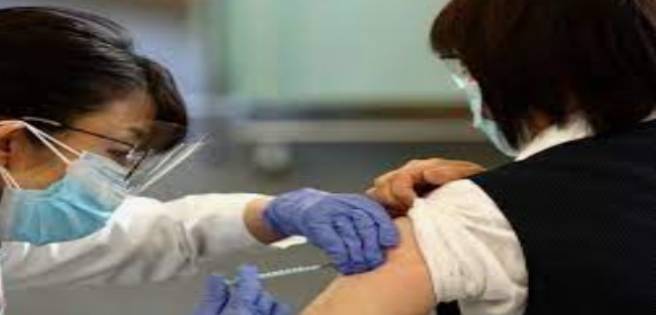 Japón moviliza a sus tropas para acelerar la vacunación en masa