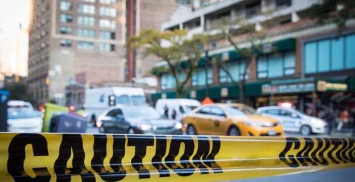 Hombre es asesinado en Nueva York tras discutir por turno para ir al baño