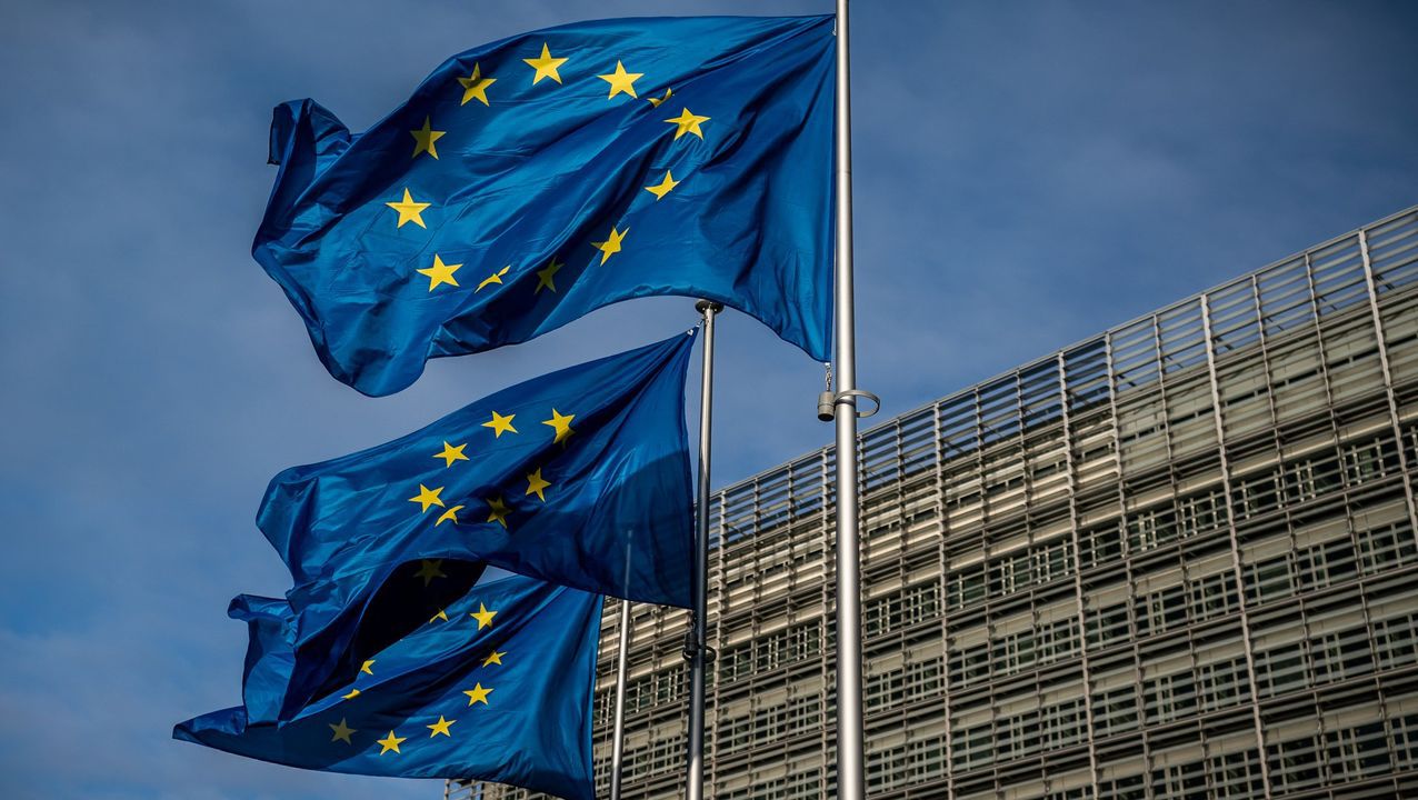 Unión Europea cierra compra de 1.800 millones de vacunas a Pfizer
