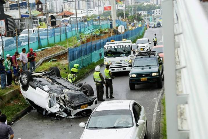 Persecución policial en Florida termina en aparatoso accidente