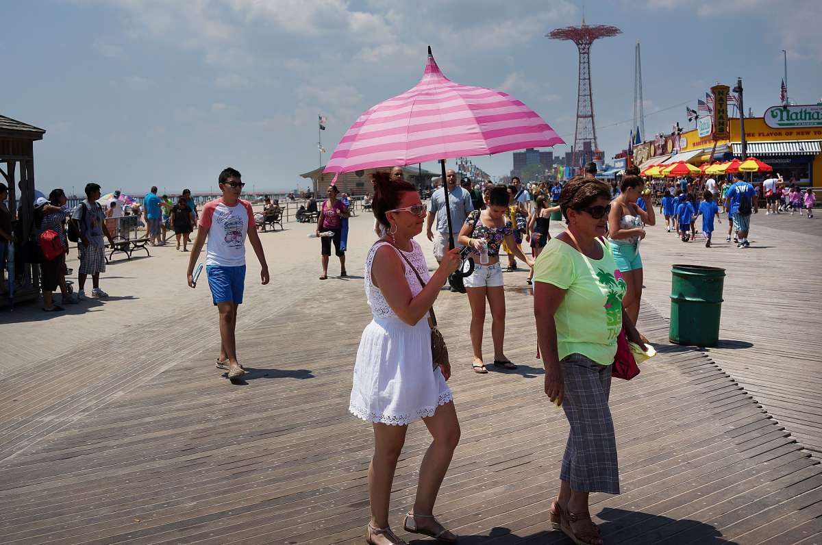 Nueva York llevará a sus playas centros de vacunación móviles