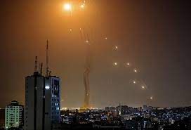 Hamás lanza 130 cohetes con dirección a los Israelíes
