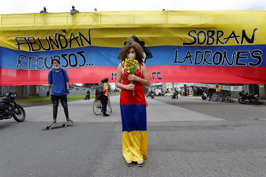 Denuncian ante CPI crímenes de lesa humanidad en Colombia