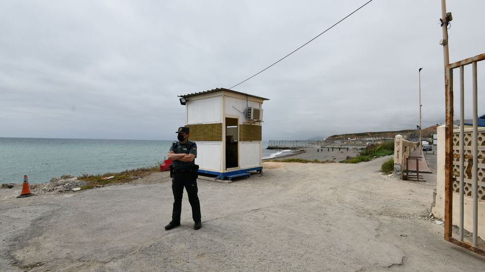Fallece inmigrante marroquí tras caer al vacío en puerto de Ceuta