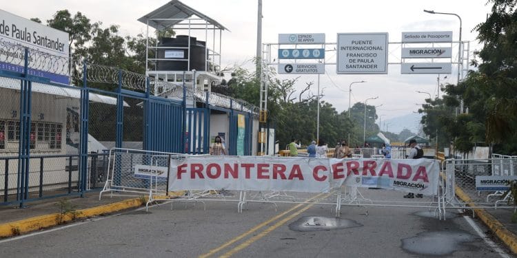 Venezuela mantiene cerrada la frontera con Colombia