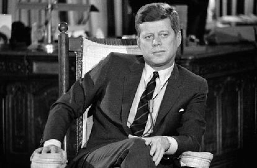 Subastan cartas de John F. Kennedy a amante sueca