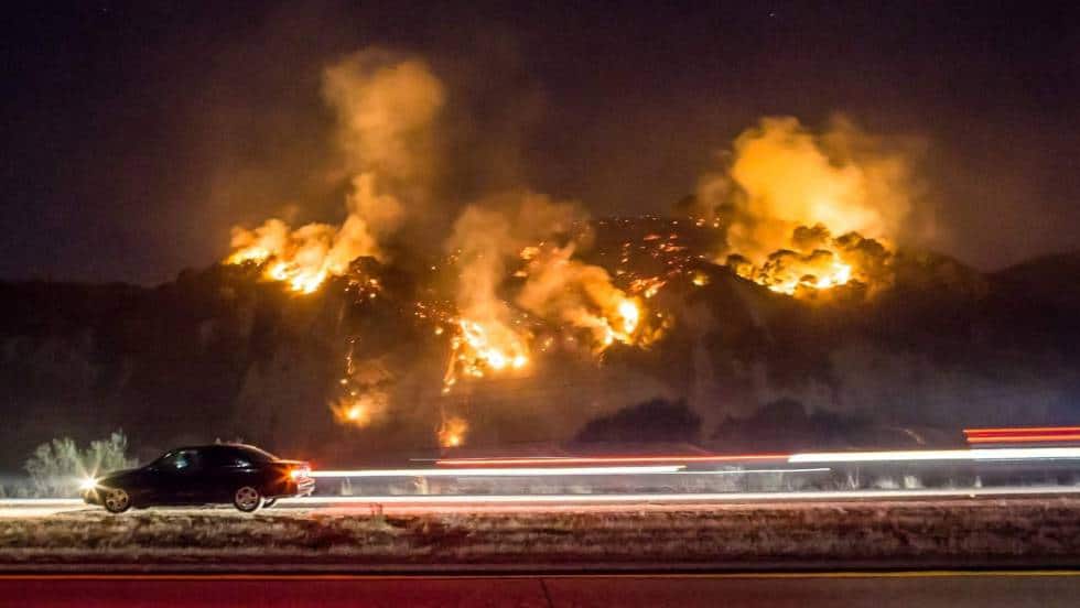 Incendio en Los Ángeles obliga a evacuar a más de 1.000 personas