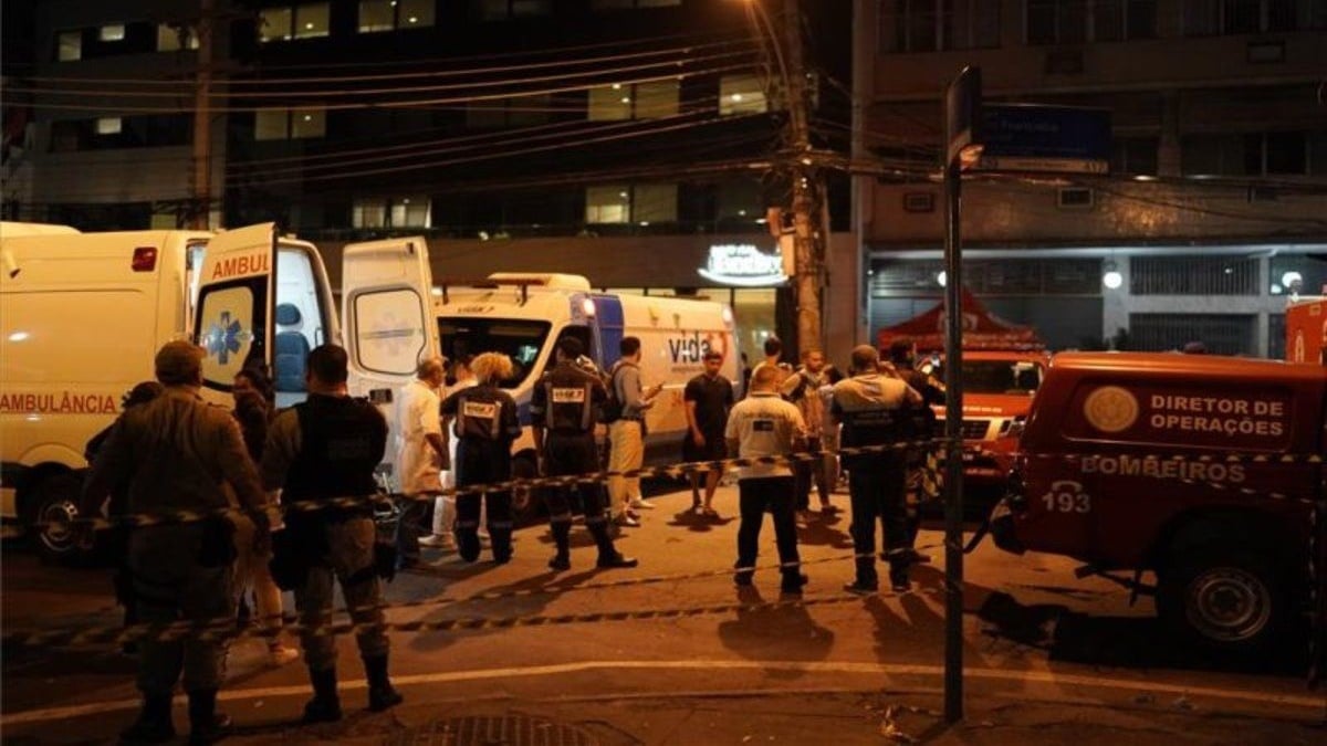 Cuatro muertos en incendio en ala para COVID de hospital en Brasil